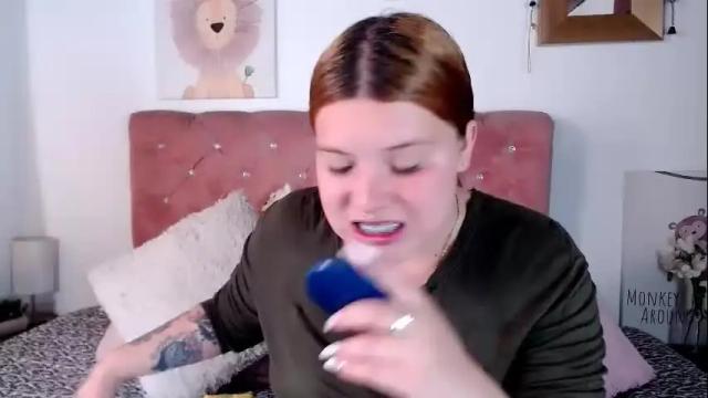 Image 3 of celesteredds Stream on Chaturbate on 1 month ago