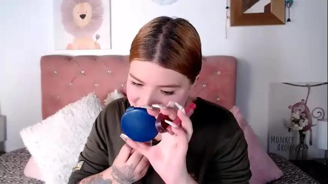 Image 7 of celesteredds Stream on Chaturbate on 1 month ago