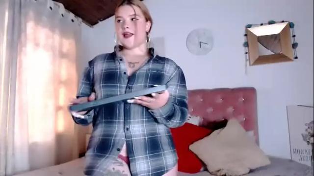 Image 10 of celesteredds Stream on Chaturbate on 1 month ago