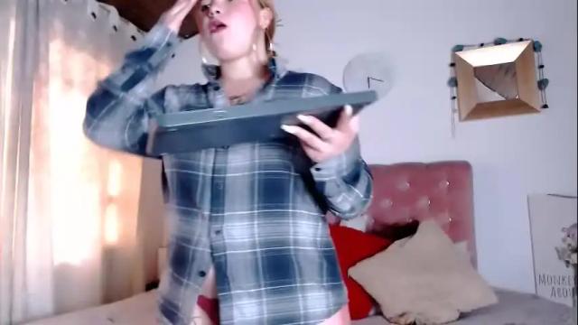 Image 12 of celesteredds Stream on Chaturbate on 1 month ago