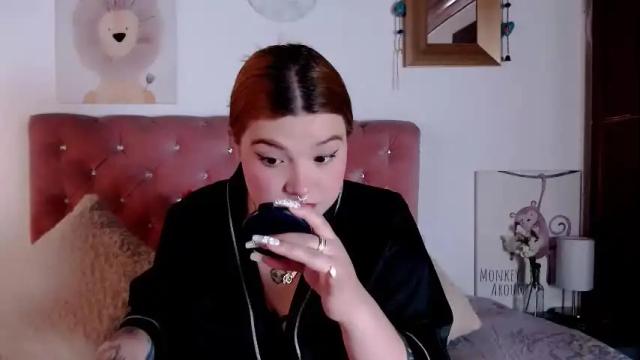 Image 4 of celesteredds Stream on Chaturbate on 1 month ago