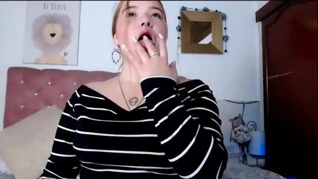 Image 3 of celesteredds Stream on Chaturbate on 1 month ago