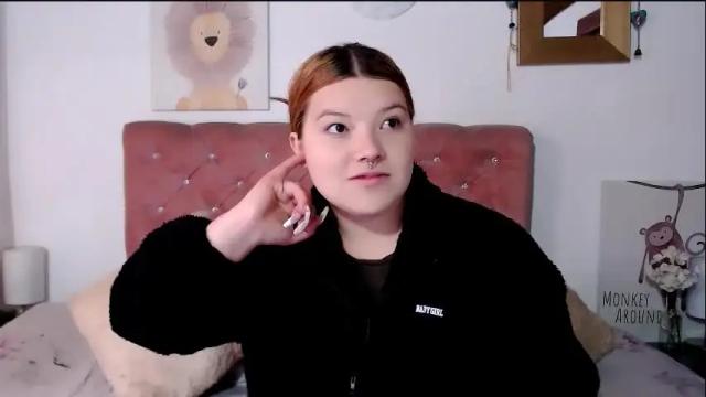 Image 3 of celesteredds Stream on Chaturbate on 1 month ago