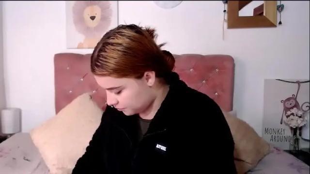 Image 4 of celesteredds Stream on Chaturbate on 1 month ago