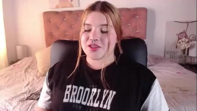 Image 7 of celesteredds Stream on Chaturbate on 1 month ago