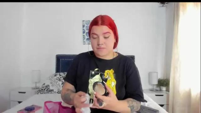 Image 7 of celesteredds Stream on Chaturbate on 1 month ago