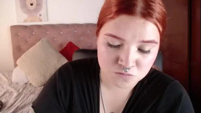 Image 3 of celesteredds Stream on Chaturbate on 1 month ago