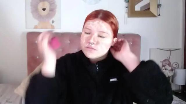Image 3 of celesteredds Stream on Chaturbate on 28 days ago