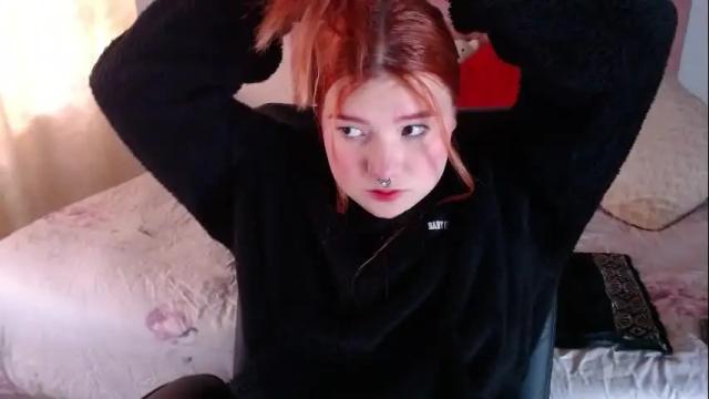 Image 4 of celesteredds Stream on Chaturbate on 19 days ago