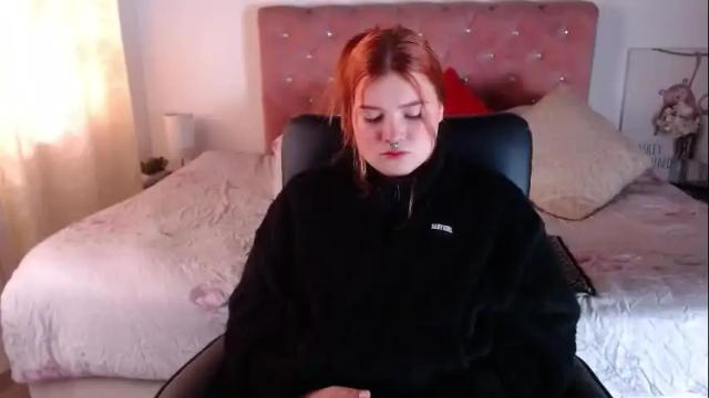 Image 7 of celesteredds Stream on Chaturbate on 19 days ago
