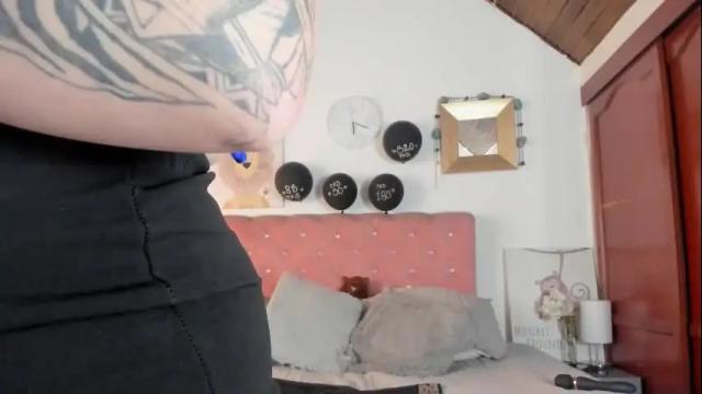 Image 3 of celesteredds Stream on Chaturbate on 1 month ago