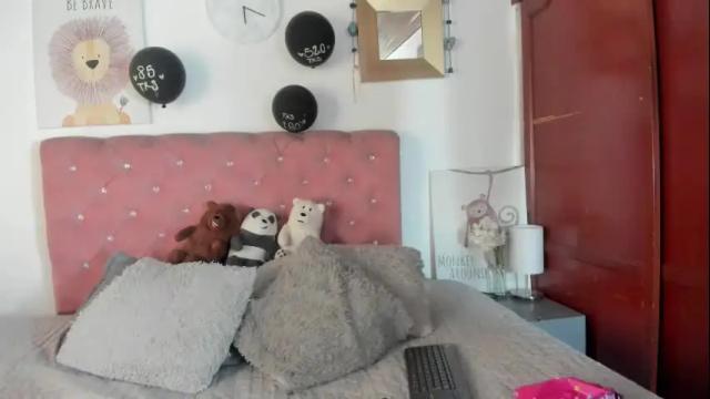 Image 11 of celesteredds Stream on Chaturbate on 1 month ago