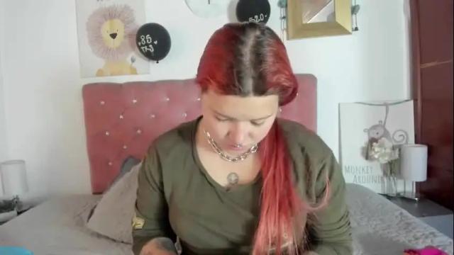 Image 2 of celesteredds Stream on Chaturbate on 1 month ago