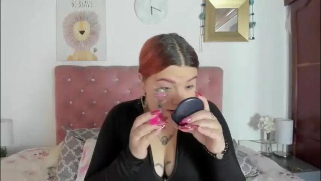 Image 7 of celesteredds Stream on Chaturbate on 1 month ago