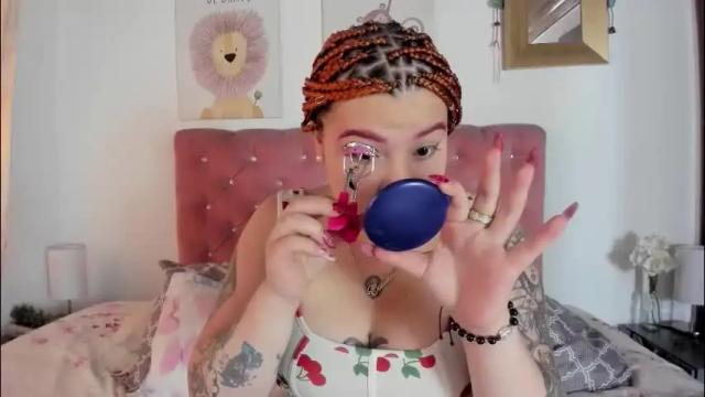 Image 8 of celesteredds Stream on Chaturbate on 1 month ago