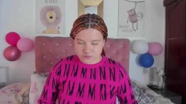 Image 2 of celesteredds Stream on Chaturbate on 1 month ago