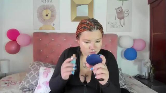 Image 3 of celesteredds Stream on Chaturbate on 27 days ago