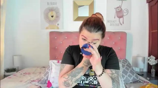 Image 8 of celesteredds Stream on Chaturbate on 2 days ago