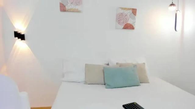 Image 12 of celestewithman Stream on Chaturbate on 18 months ago