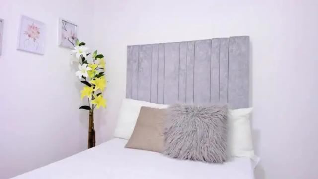 Image 3 of celestewithman Stream on Chaturbate on 18 months ago