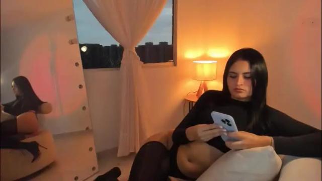 Image 12 of celia_dubois Stream on Chaturbate on 2 months ago