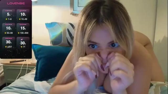 Image 4 of celiahenn Stream on Chaturbate on 1 month ago