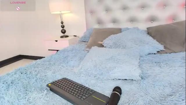 Image 7 of celine_golden Stream on Chaturbate on 3 months ago