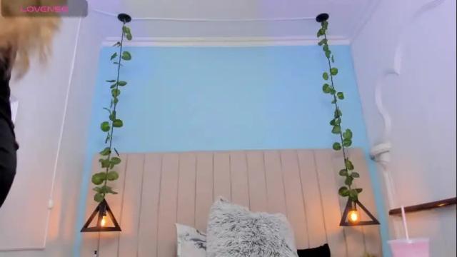 Image 7 of cellesteevans Stream on Chaturbate on 7 months ago