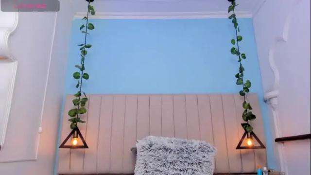 Image 4 of cellesteevans Stream on Chaturbate on 6 months ago