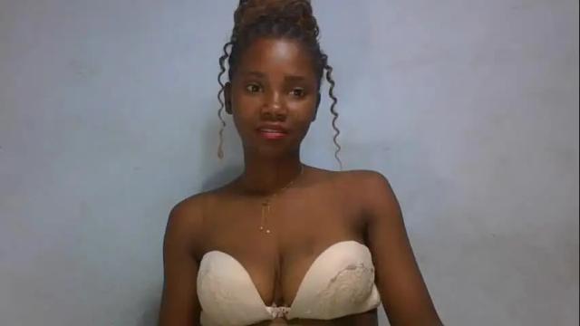 Image 2 of cerila Stream on Chaturbate on 9 months ago