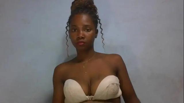 Image 3 of cerila Stream on Chaturbate on 9 months ago