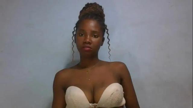 Image 4 of cerila Stream on Chaturbate on 9 months ago