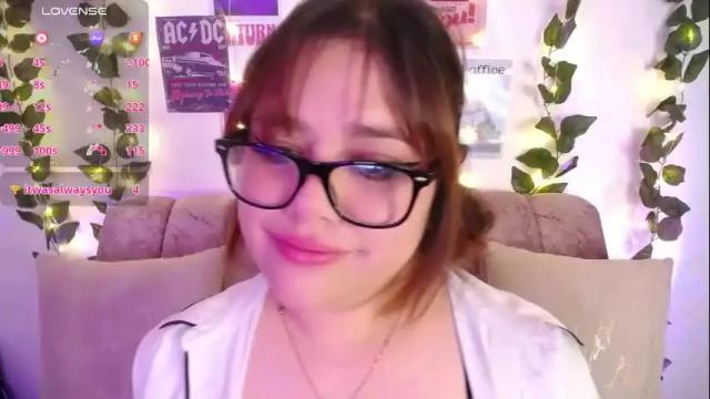 Image 7 of chaarlotte_1 Stream on Chaturbate on 2 months ago
