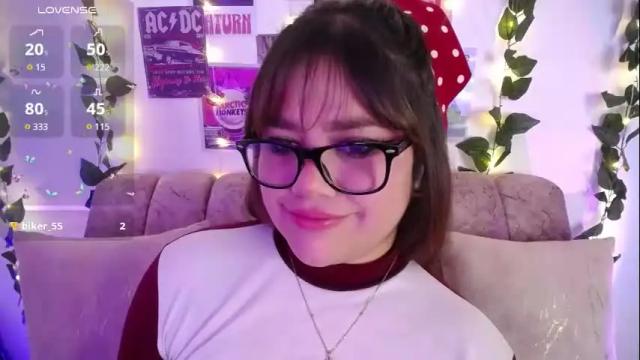 Image 3 of chaarlotte_1 Stream on Chaturbate on 23 days ago