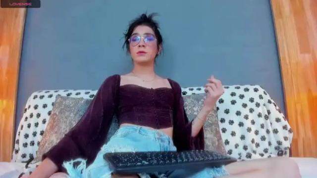 Image 2 of chaminela_27 Stream on Chaturbate on 19 months ago