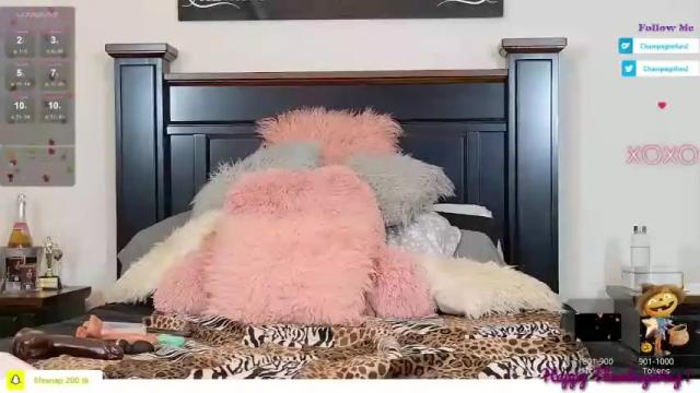 Image 12 of champagnefun Stream on Chaturbate on 18 months ago