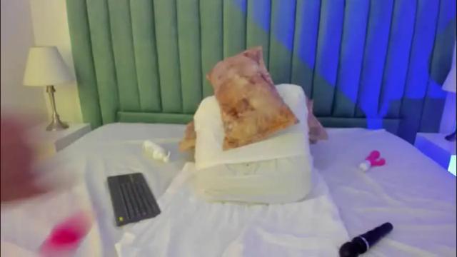 Image 2 of channelfox__ Stream on Chaturbate on 19 days ago