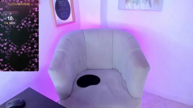 Image 10 of chantal_giordano Stream on Chaturbate on 17 months ago