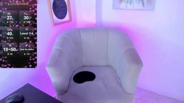Thumbnail 3, chantal_giordano's Stream at Chaturbate, 17 months ago