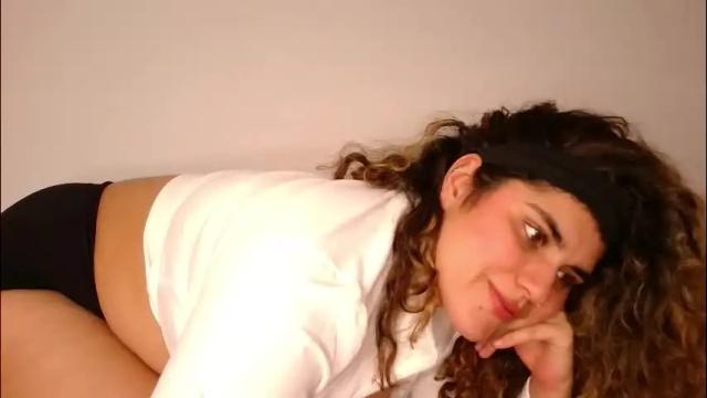 Image 6 of chantal_leon Stream on Chaturbate on 4 months ago