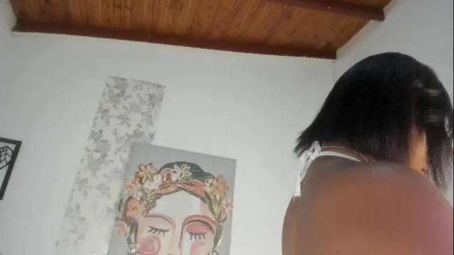 Image 2 of chantall_smith Stream on Chaturbate on 1 month ago