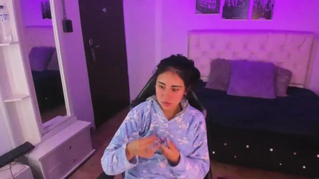 Image 4 of chantall_valkoba Stream on Chaturbate on 13 months ago