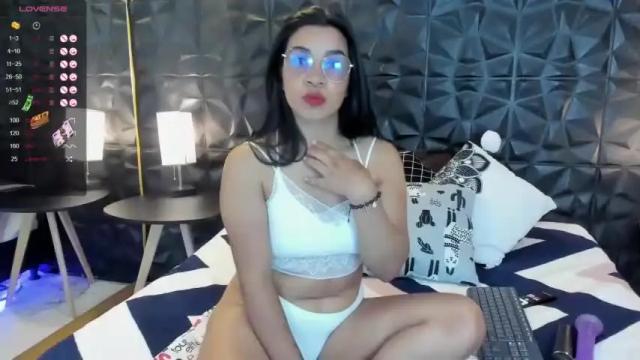 Image 7 of chantelle_giaxx Stream on Chaturbate on 17 months ago