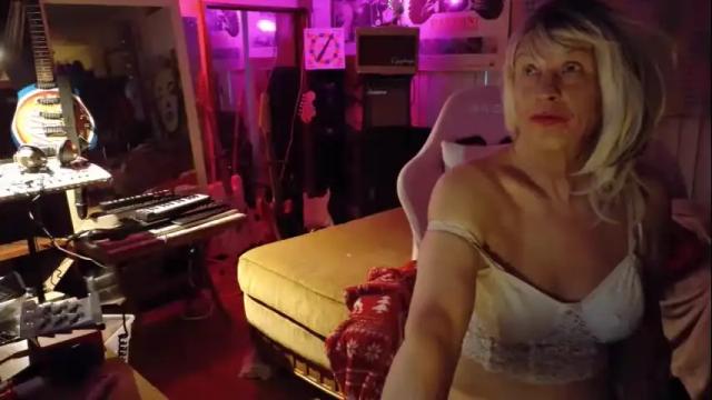 Image 6 of charli_girl Stream on Chaturbate on 2 months ago