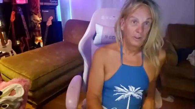 Image 4 of charli_girl Stream on Chaturbate on 2 months ago