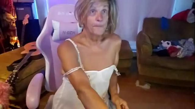Image 7 of charli_girl Stream on Chaturbate on 2 months ago