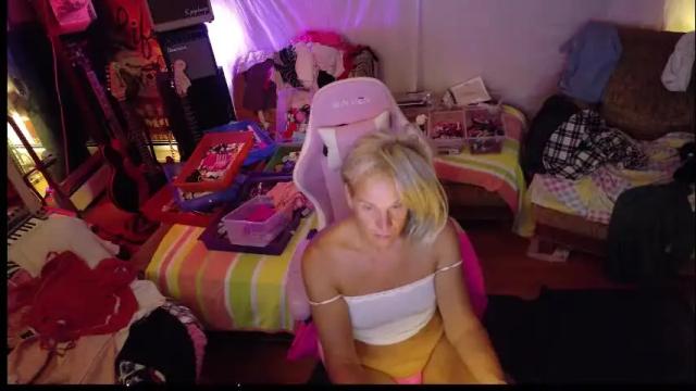 Image 12 of charli_girl Stream on Chaturbate on 25 days ago