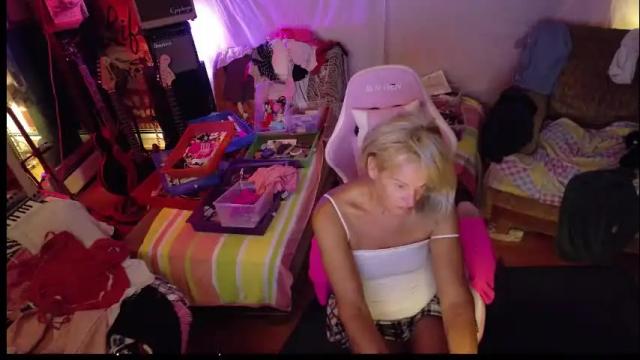 Image 3 of charli_girl Stream on Chaturbate on 25 days ago