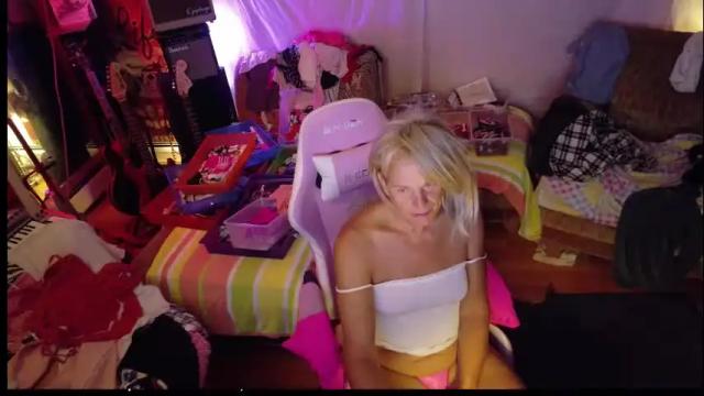 Image 4 of charli_girl Stream on Chaturbate on 25 days ago