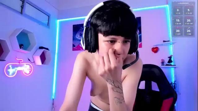 Image 3 of charlietaylor_ Stream on Chaturbate on 1 month ago